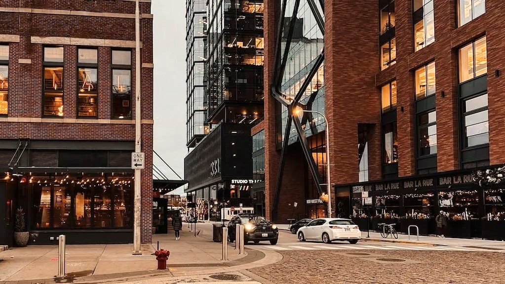 West Loop Chicago neighborhood streetscape