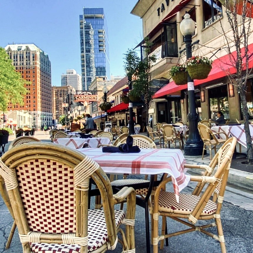 Restaurants and patios near Mariano Park (Viagra Triangle) in the Gold Coast